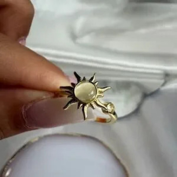 18K Gold plated spinner stainless steel waterproof Sunburst Ring White Stone